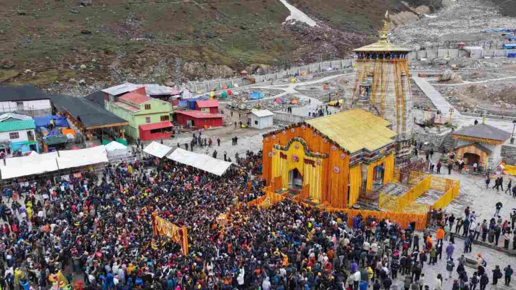 केदारनाथ धाम 2025: कपाट खुले, देखें बाबा केदार के पहले दर्शन की भव्य तस्वीरें - 7C News केदारनाथ मंदिर